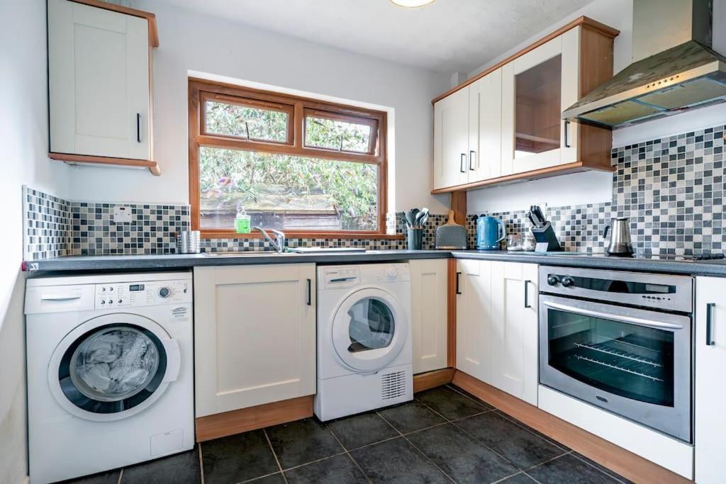 Modern 3 Bedroom House Close To Ferry And City Centre ベルファスト エクステリア 写真